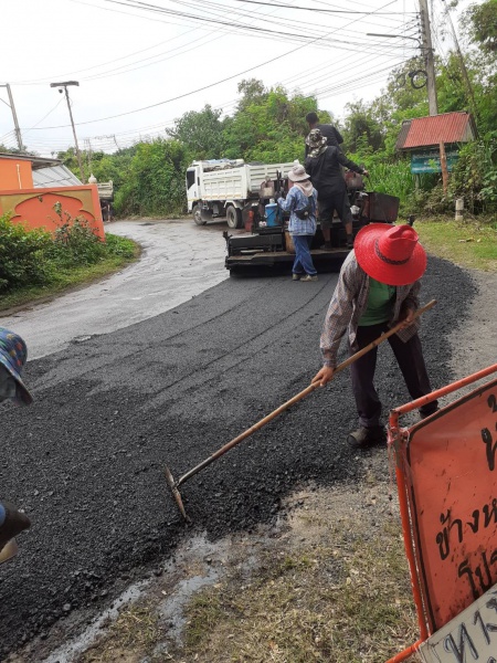 ตรวจสอบงานลาดยางปรับปรุงแก้ไขถนน หมู่ที่ 5