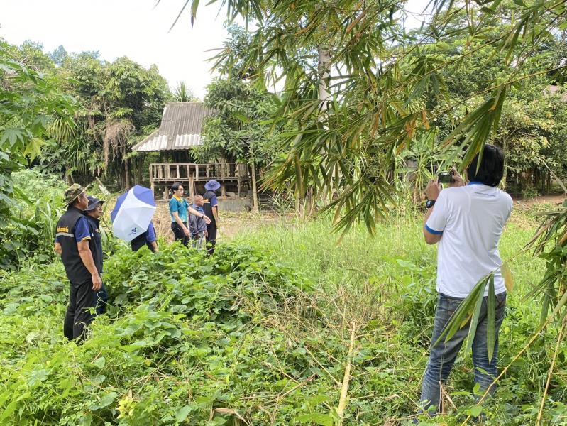 ลงพื้นที่สำรวจทางลงรถเเม็กโครเพื่อจะขุดลอกคลองเเละกำจัดวัชพืช