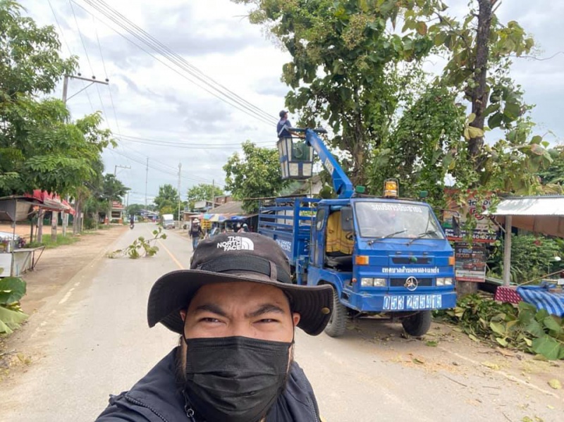 หน่วยบริการประชาชน (27 ก.ค. 64) ตัดกิ่งไม้หมู่ 8