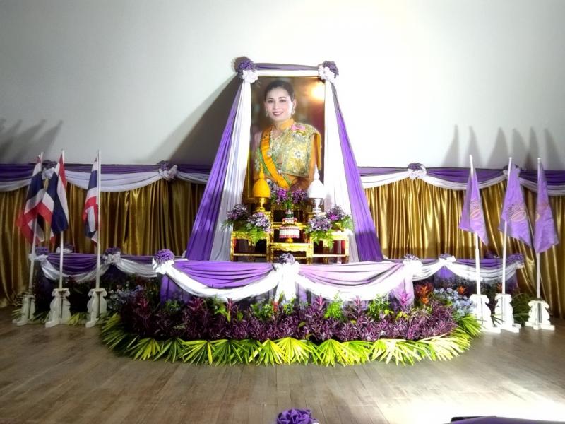 เทศบาลตำบลหนองแหย่ง เข้าร่วมประกอบพิธีทำบุญตักบาตรและร่วมเป็นเจ้าภาพทอดผ้าไตร แด่พระสงฆ์ เพื่อถวายเป็นพระราชกุศล เนื่องในโอกาสวันเฉลิมพระชนมพรรษา สมเด็จพระนางเจ้าสุทิดา พัชรสุธาพิมลลักษณ พระบรมราชินี