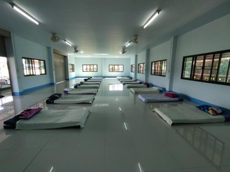 เทศบาลตำบลหนองแหย่ง เตรียมความพร้อมสถานที่การบริหารศูนย์พักคอยในชุมชน Community Isolation (CI)