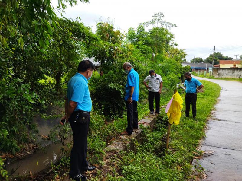 เทศบาลตำบลหนองแหย่งลงพื้นที่ตรวจสอบไหล่ทางถนนทรุดในพื้นที่ เขต 2 บ้านทุ่งข้าวตอกใหม่ หมู่ที่ 8