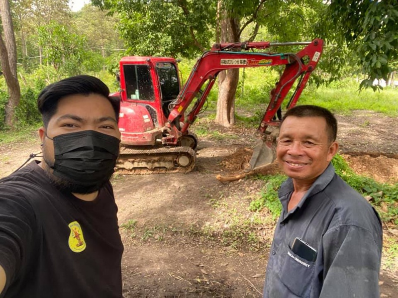 ควบคุมการขุดลอกทางระบายน้ำ หมู่ที่ 10