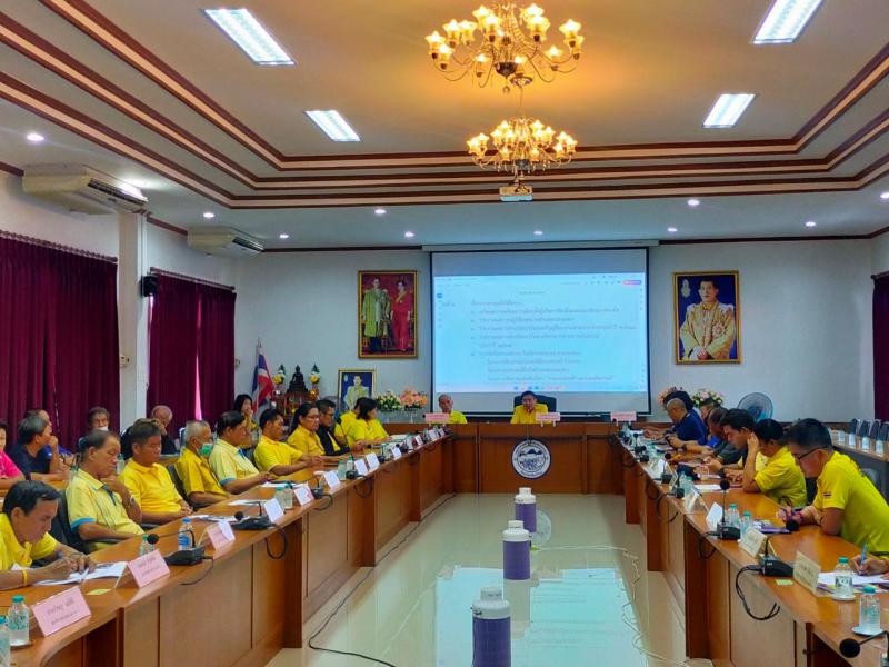 เทศบาลตำบลหนองแหย่งประชุมรับฟังคำชี้แจง เตรียมความพร้อม กิจกรรมต่าง ๆ ในปีงบประมาณ พ.ศ.2568