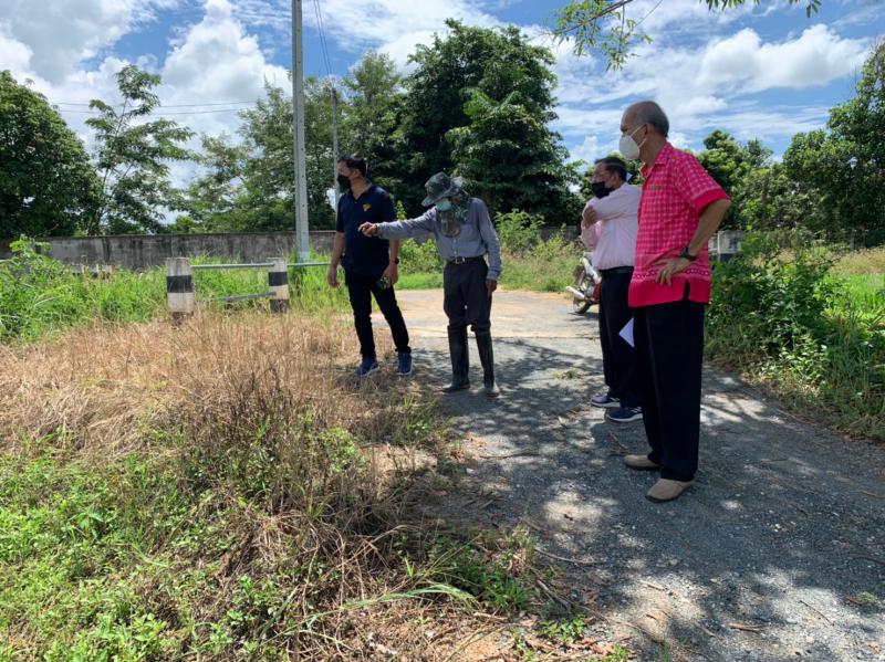 เทศบาลตำบลหนองแหย่งลงพื้นที่สำรวจพื้นที่งานซ่อมแซมถนน ทั้ง 2 เขต
