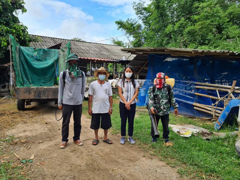 ฉีดพ่นกำจัดแมลงและฆ่าเชื้อป้องกันโรคลัมปีสกินในวัว หมู่ที่ 4