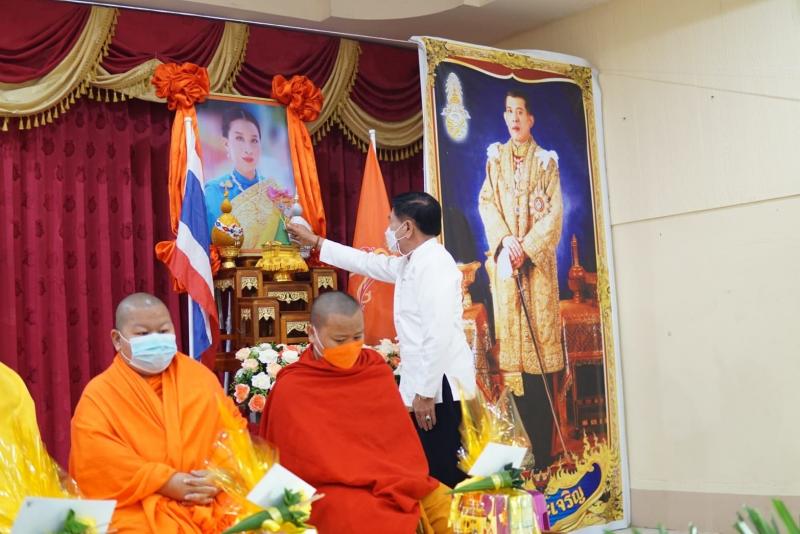 เทศบาลตำบลหนองแหย่ง เข้าร่วมพิธีทำบุญตักบาตร ข้าวสารอาหารแห้ง เนื่องในวันขึ้นปีใหม่ และ ทอดผ้าป่าสามัคคี และ ร่วมทำบุญตักบาตร ถวายเป็นพระราชกุศล สมเด็จพระเจ้าลูกเธอ เจ้าฟ้าพัชรกิติยาภา นเรนทิราเทพยวดี กรมหลวงราชสาริณีสิริพัชร  มหาวัชรราชธิดา