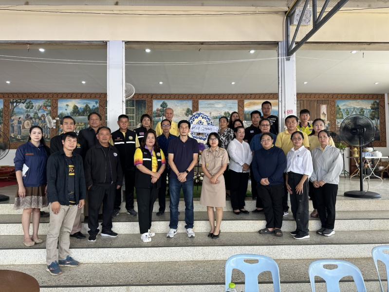 เดินทางไปร่วมวางพวงหรีดเพื่อเคารพศพเเละไว้อาลัย