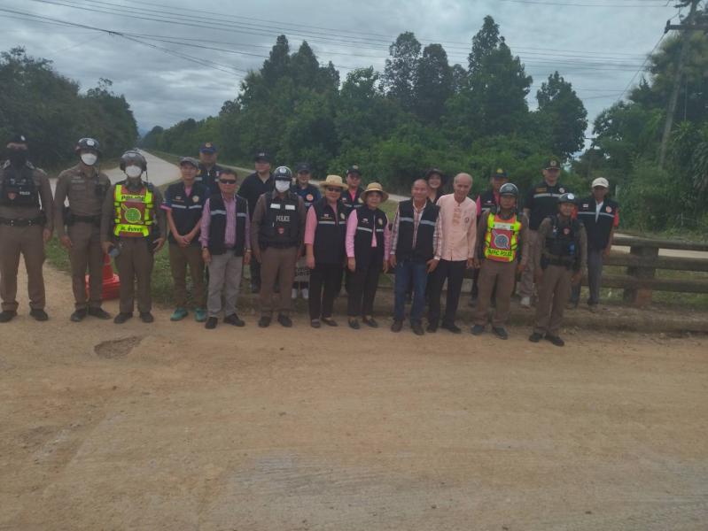 ลงพื้นที่กวดขันรถบรรทุกดินหน้าจุดกวดขันสะพานหมู่ที่ 11 บ้านแม่ฮักพัฒนาเฉลิมพระเกียรติ 