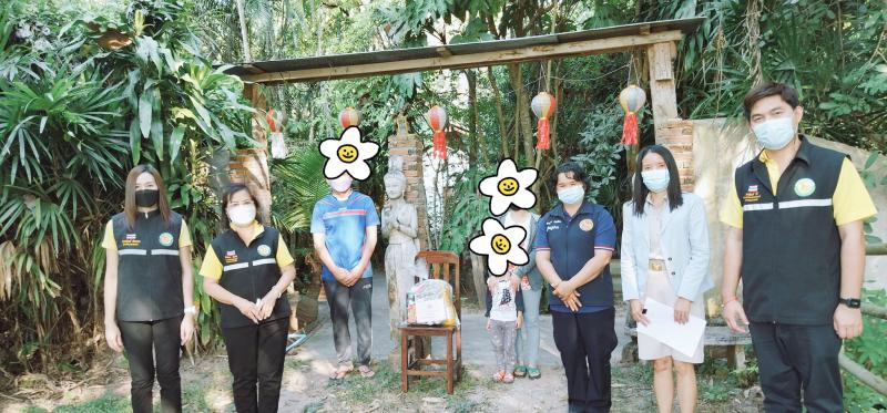 ลงพื้นที่ดำเนินการมอบถุงยังชีพให้กับครอบครัวที่เป็นผู้สัมผัสเสี่ยงสูงตามคำสั่งให้กักตัวในพื้นที่ตำบลหนองแหย่ง