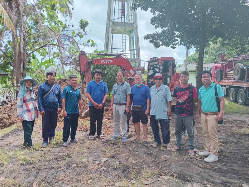 ​​​​​​​เทศบาลตำบลหนองแหย่งลงพื้นที่ตรวจการขุดเจาะบ่อบาดาลเพื่อหาแหล่งน้ำ ในการทำปะปาหมู่บ้าน หมู่ที่2 บ้านร้องเม็ง
