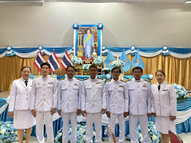 ร่วมพิธีเจริญพุทธมนต์  เเละทำบุญตักบาตรถวายพระราชกุศล ณ หอประชุมอำเภอสันทราย