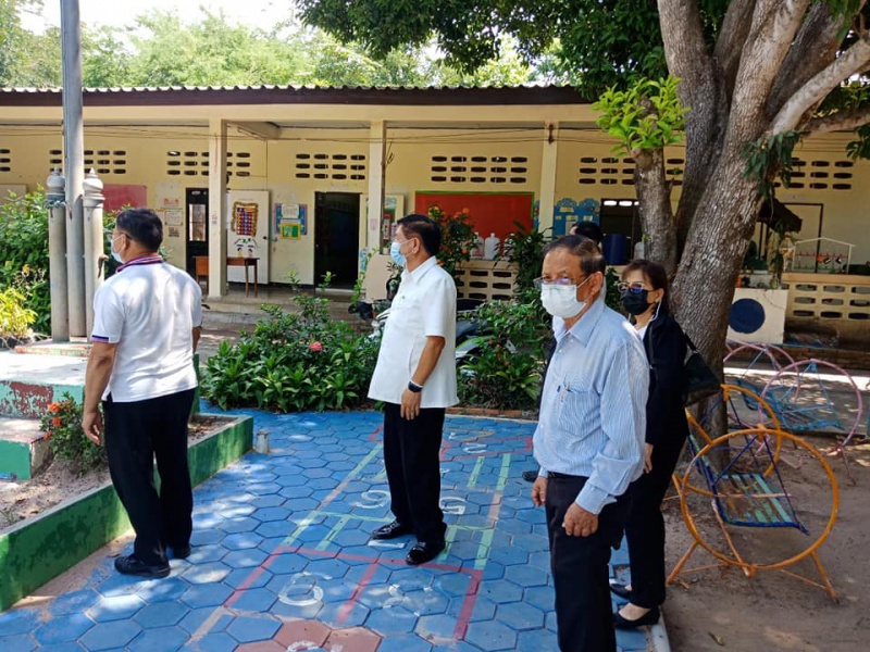 นายกเทศมนตรีและปลัดเทศบาลตรวจเยี่ยมโรงเรียนอนุบาลเทศบาลตำบลหนองแหย่ง