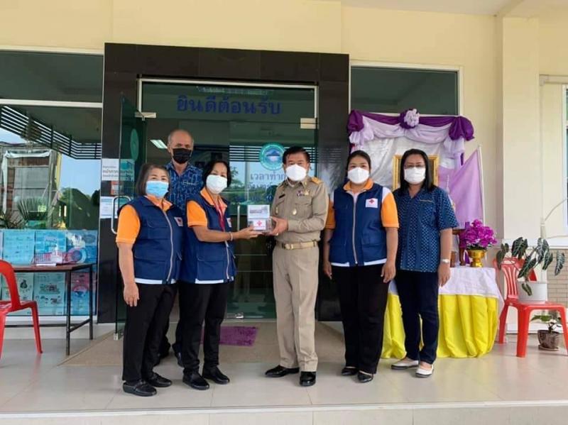 มอบกล่องบริจาคกิ่งกาชาด ให้กับเจ้าหน้าที่กิ่งกาชาดอำเภอสันทราย เพื่อช่วยเหลือผู้ได้รับความเดือดร้อนจากภัยพิบัติ ผู้ด้วยโอกาสในสังคม ผู้พิการ คนชรา ตามภารกิจของกาชาดไทย