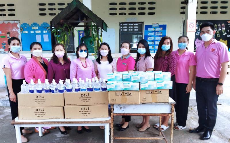 ลงพื้นที่ ร่วมมอบเจลแอลกอฮอล์ล้างมือ หน้ากากอนามัย