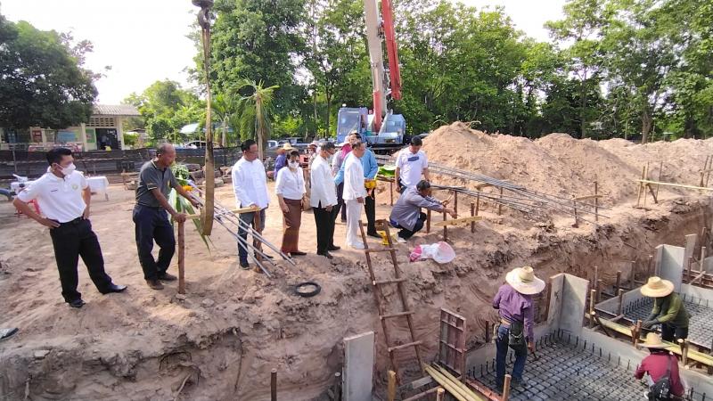 เทศบาลตำบลหนองแหย่ง เข้าร่วมพิธี ยกเสาเอก เสาโท เพื่อสร้างอาคารเรียน โรงเรียนอนุบาลเทศบาลตำบลหนองแหย่ง