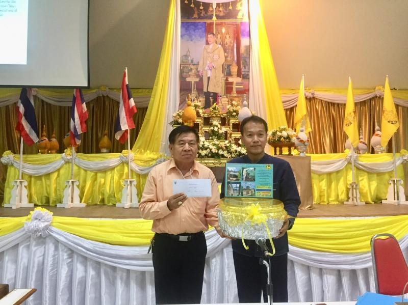 เทศบาลตำบลหนองแหย่ง เป็นตัวแทน รับมอบเงินสมทบค่าวัสดุ ซ่อมแซมหลังคาบ้าน ให้กับนางก๋องคำ ใบแสง