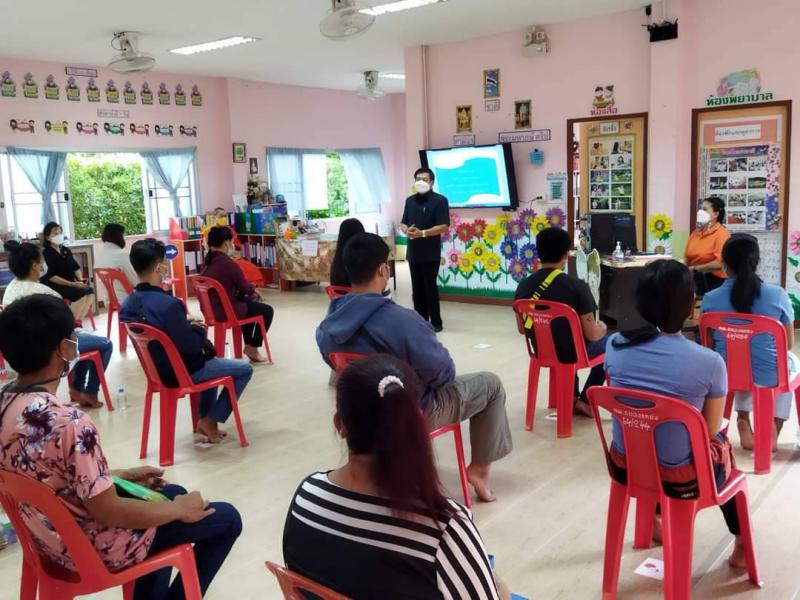  นายกเทศมนตรีตำบลหนองแหย่ง เป็นประธานในการเปิดประชุม ร่วมกับ นางอัมพร รินคำ รองนายกเทศมนตรี ประธานสภาเทศบาล และ คณะกรรมการการศึกษา เพื่อ พบปะผู้ปกครองนักเรียน ศูนย์พัฒนาเด็กเล็กเทศบาล