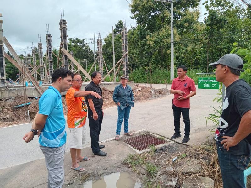 เทศบาลตำบลหนองแหย่งลงพื้นที่ตรวจสอบ รางระบายน้ำทิ้ง หมู่ที่ 8