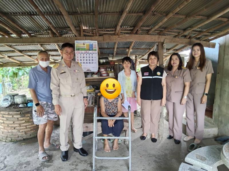 เทศบาลตำบลหนองแหย่งลงพื้นที่เยี่ยมผู้พิการ พร้อมมอบไม้เท้า 4 ขา