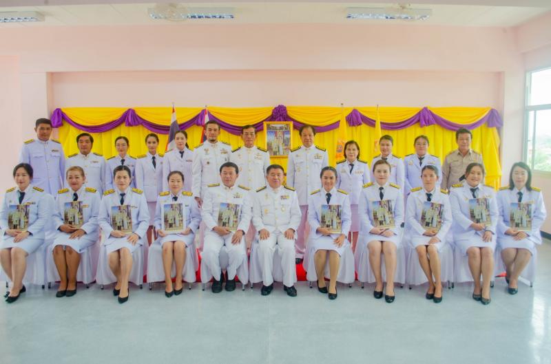 การจัดพิธีรับพระราชทานพระบรมฉายาลักษณ์ พระบาทสมเด็จพระเจ้าอยู่หัว ที่ฉายกับสมเด็จพระนางเจ้าฯ พระบรมราชินี