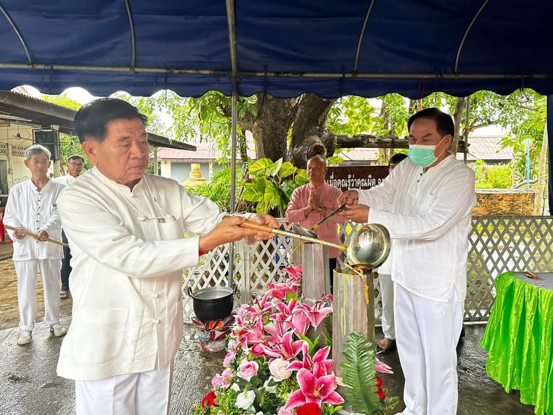 ร่วมพิธีหล่อเทียนพรรษา เข้าวัดทำบุญตักบาตร ฟังธรรม เนื่องในประเพณีวันอาสาฬหบูชา และ วันเข้าพรรษา ประจำปี 2566