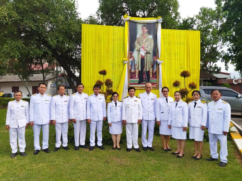 เทศบาลตำบลหนองแหย่งเข้าร่วมประกอบพิธีถวายเครื่องราชสักการะ และวางพานพุ่มเนื่องในโอกาสวันเฉลิมพระชนมพรรษา พระบาทสมเด็จพระเจ้าอยู่หัว