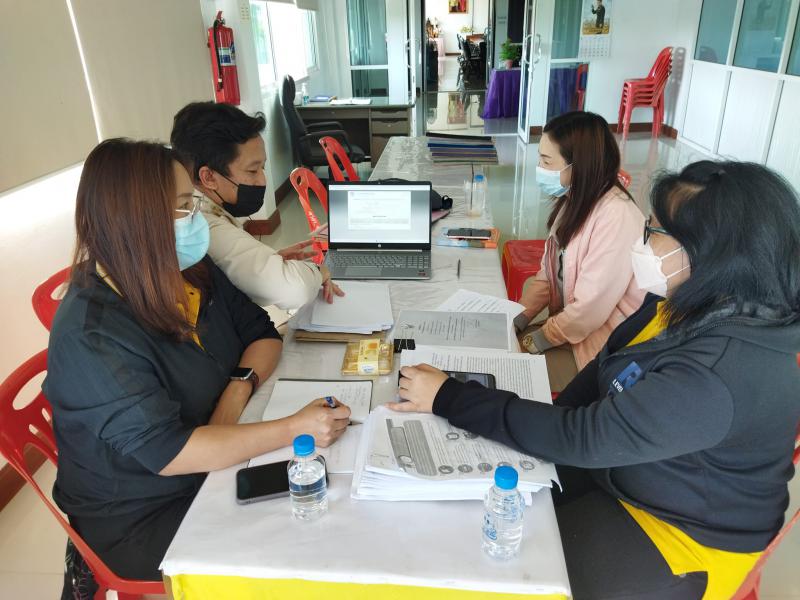 ประชุมคัดเลือกผู้ประกอบการงานก่อสร้างโครงการปรับปรุงซ่อมแซมถนนแอสฟัลต์ติกคอนกรีต บนถนนสายบ้านหนองบัว หมู่ที่ 5 เชื่อมต่อถนนสายบ้านพระบาทตีนนก หมู่ที่ 10