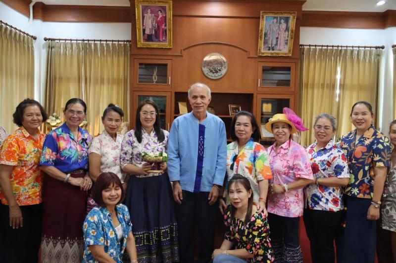 ร่วมสืบสานประเพณีรดน้ำดำหัว