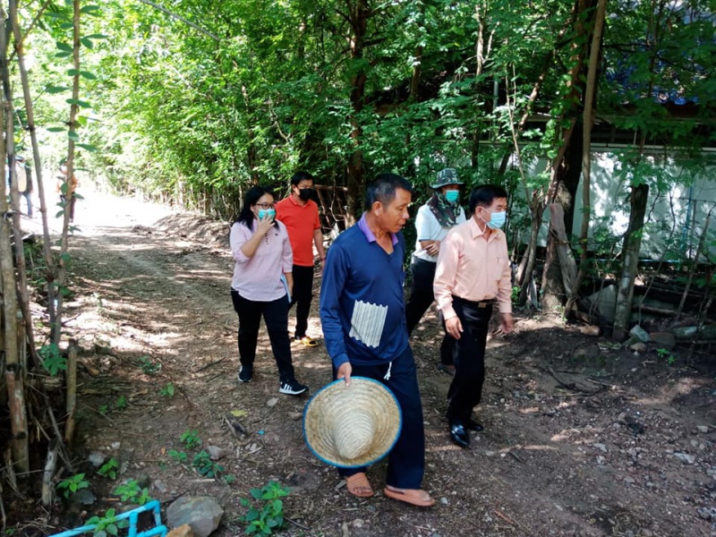 ตรวจสอบถนนชำรุด น้ำป่าไหลหลากเข้าบ้านประชาชน หมู่ที่ 10