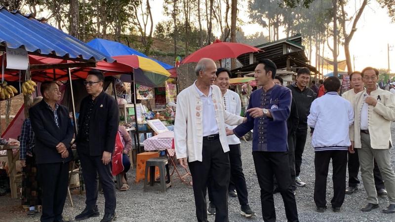 เข้าร่วมพิธีการเปิด ตลาดชุมชนตำบลป่าเหมี่ยง อำเภอดอยสะเก็ด จังหวัดเชียงใหม่