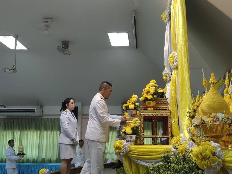 เทศบาลตำบลหนองแหย่งร่วมพิธีวางพานพุ่มดอกไม้ วันชาติ และ วันพ่อแห่งชาติ 5 ธันวาคม 2567