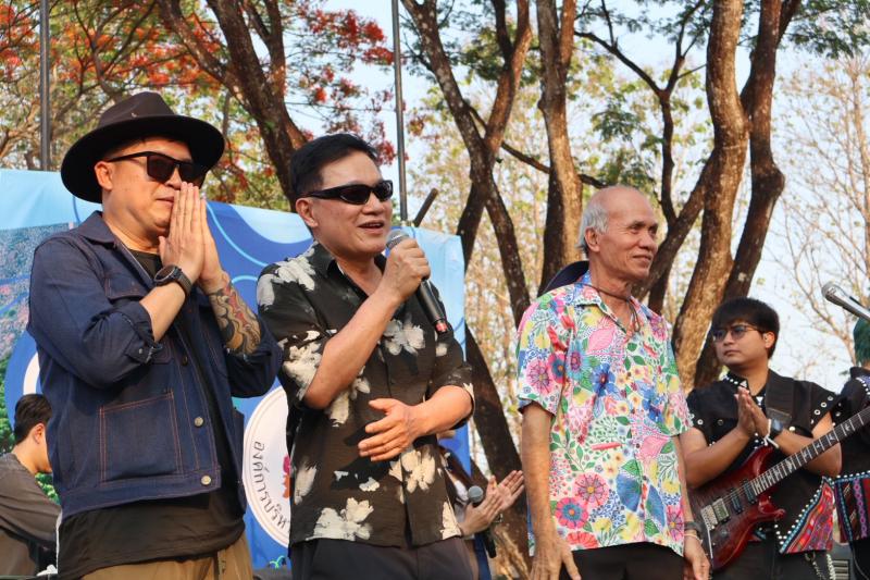 เข้าร่วมโครงการกระตุ้นเศรษฐกิจและส่งเสริมการท่องเที่ยว บริเวณโครงการส่งน้ำและบำรุงรักษาแม่กวงอุดมธารา(งานไหลเชียงใหม่ )