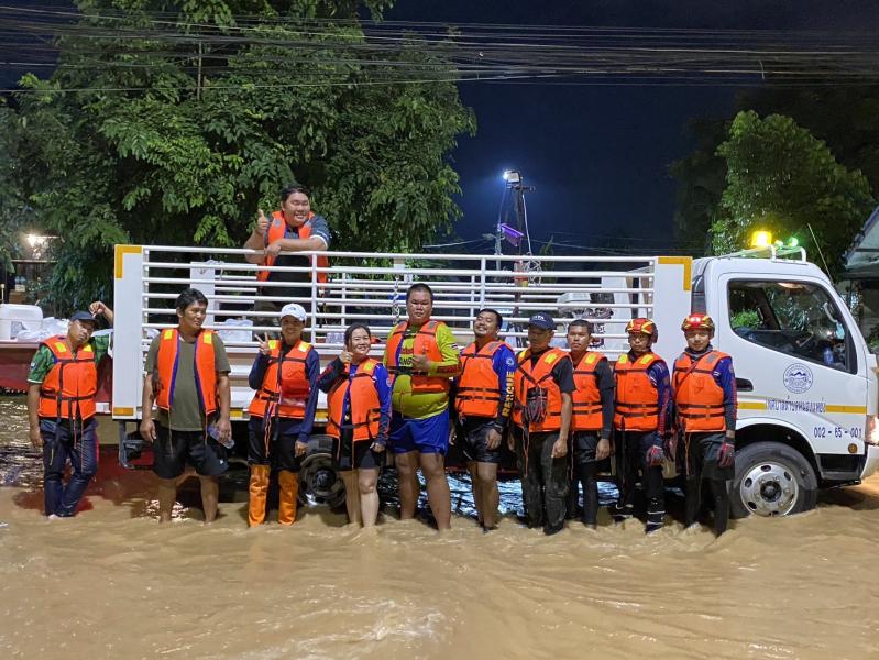 เทศบาลตำบลหนองแหย่งได้รับแจ้งจากจังหวัดเชียงใหม่ ขอความอนุเคราะห์ กำลังพลช่วยเหลือผู้ประสบอุทกภัย ในเขตพื้นที่ ตำบลวัดเกตุ อำเภอเมืองจังหวัดเชียงใหม่