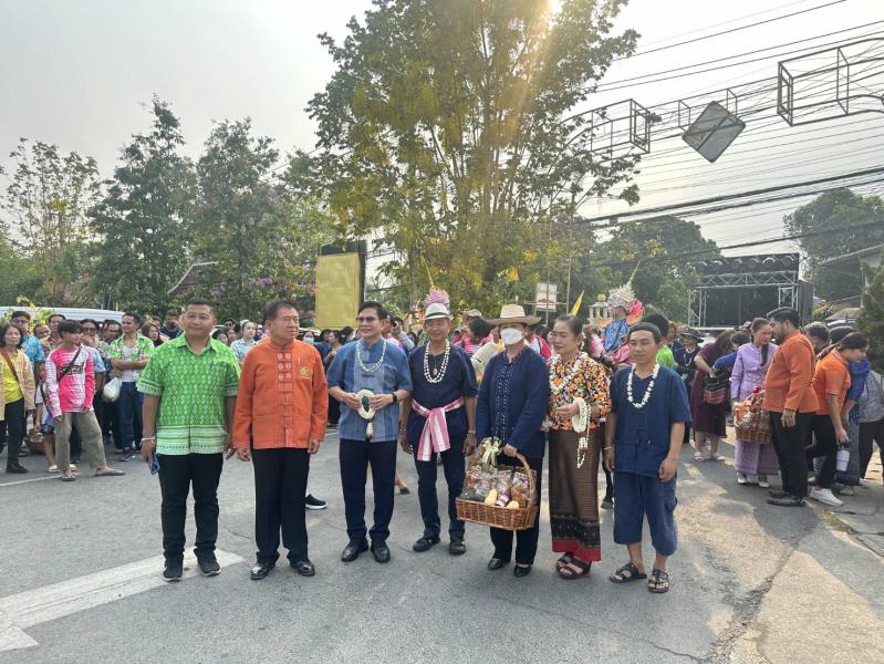 ร่วมขบวนและร่วมกิจกรรม “ป๋าเวณี ปี๋ใหม่เมือง สระเกล้าดำหัว ป้อเมืองสันทราย"