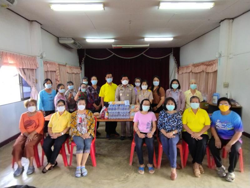 ทำกิจกรรมของชมรมผู้สูงอายุตำบลหนองแหย่ง