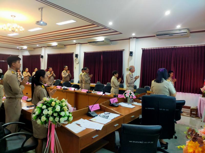 เข้าร่วมประชุมสภาโดยพร้อมเพรียงกัน