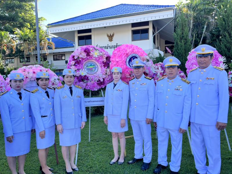 เข้าร่วมประกอบพิธีวางพวงมาลาและถวายความเคารพเนื่องในวัน "ปิยมมหาราช"เนื่องในวันคล้ายวันสวรรคตพระบาทสมเด็จพระจุลจอมเกล้าเจ้าอยู่หัว