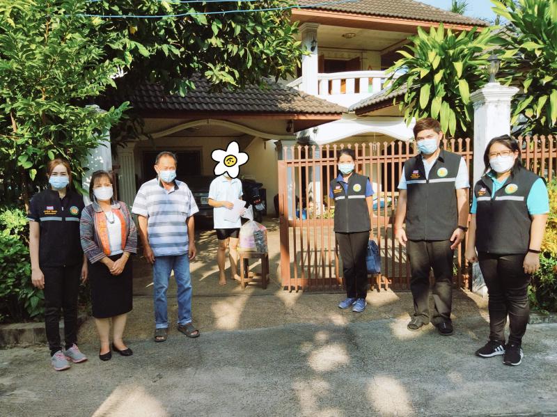 เทศบาลตำบลหนองแหย่ง ลงพื้นที่ดำเนินการมอบถุงยังชีพให้กับครอบครัวที่เป็นผู้สัมผัสเสี่ยงสูงตามคำสั่งให้กักตัว ​​​​​​​ในพื้นที่ตำบลหนองแหย่ง