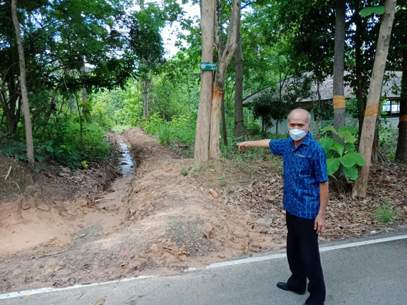 ตรวจสอบการขุดลอกเหมืองระบายน้ำ หมู่ที่ 11
