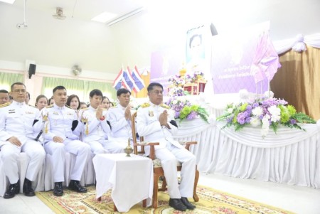 เข้าร่วมพิธีทำบุญตักบาตรถวายพระราชกุศล เพื่อแสดงความจงรักภักดีและสำนึกในพระมหากรุณาธิคุณ