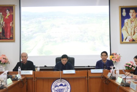 เข้าร่วมการประชุมการประชุมการบริหารงานขององค์กรปกครองส่วนท้องถิ่น