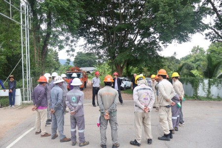 ลงพื้นที่บูรณาการร่วมกับการไฟฟ้าส่วนภูมิภาคสันทราย ปรับปรุงระบบสายไฟฟ้าและตัดแต่งกิ่งไม้
