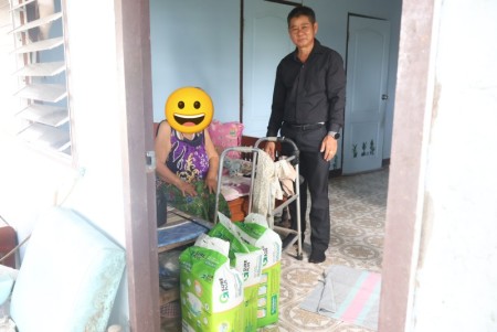 ลงพื้นที่มอบผ้าอ้อมสำเร็จรูปให้แก่ผู้ป่วยติดเตียง ผู้สูงอายุ และผู้ที่มีภาวะพึ่งพิงในพื้นที่ตำบลหนองแหย่ง